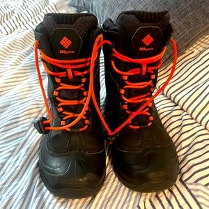 Kids Columbia winter boots size 2